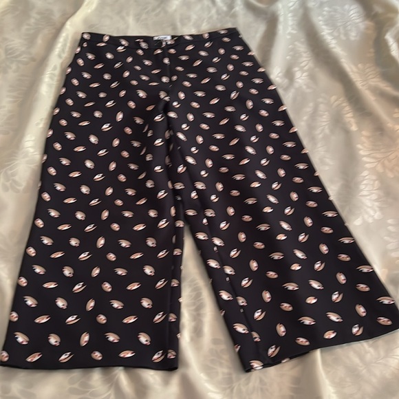 Like New-KATE-Size Large - Picture 1 of 9